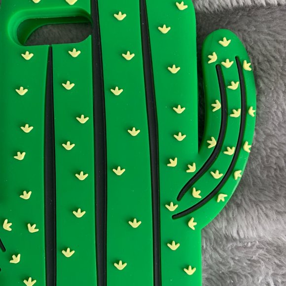 NWOT Iphone 7 Plus Cactus Case - Picture 2 of 7